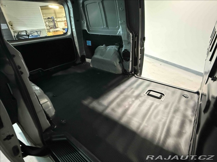 Hyundai Staria 2,2 CRDI SMART 1.majitel 2023