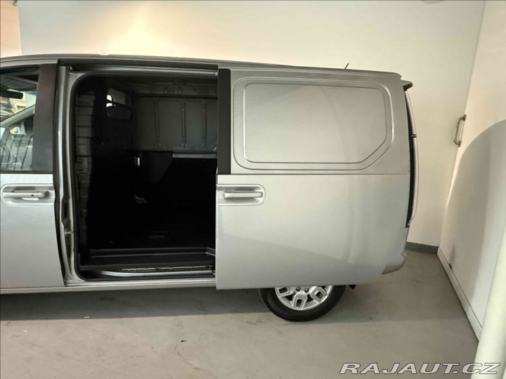 Hyundai Staria 2,2 CRDI SMART 1.majitel 2023