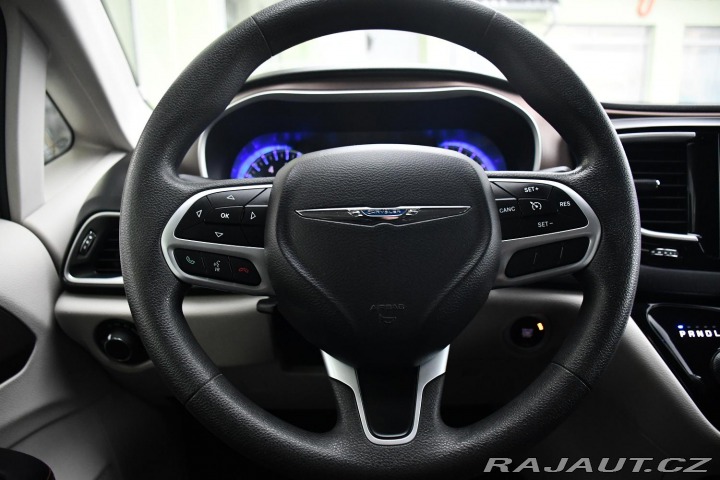 Chrysler Pacifica 3.6L V6 LPG 7.MÍST REZERV 2017