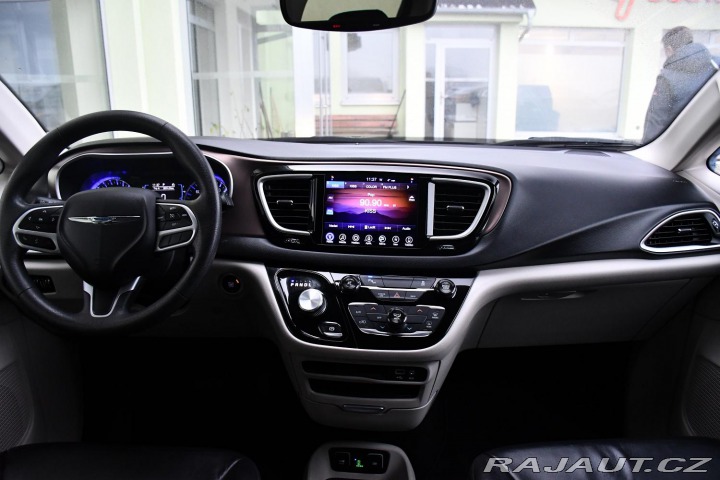 Chrysler Pacifica 3.6L V6 LPG 7.MÍST REZERV 2017