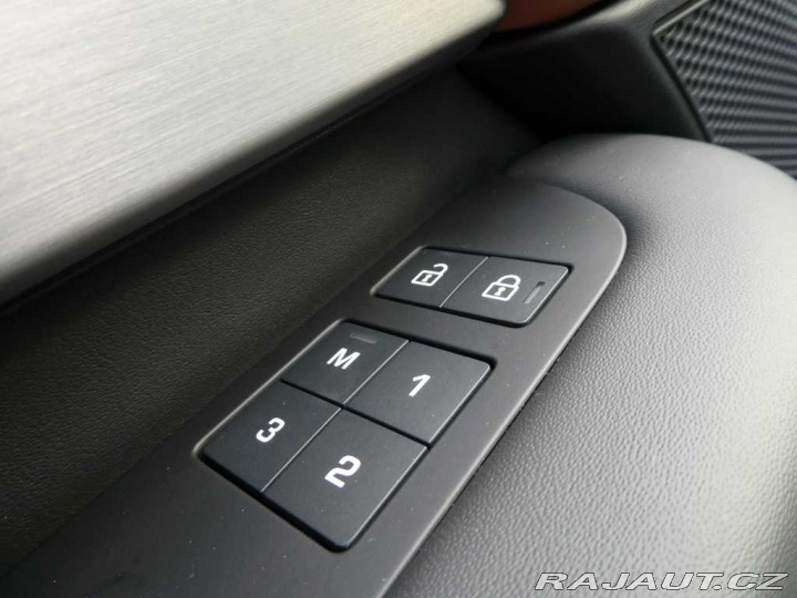 Land Rover Discovery 5 3,0 Tempest D350 7 míst 2026