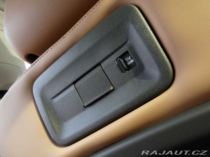 Land Rover Discovery 5 3,0 Tempest D350 7 míst 2026