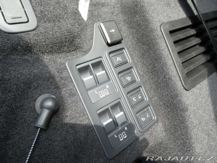 Land Rover Discovery 5 3,0 Tempest D350 7 míst 2026