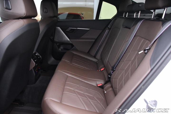 BMW 5 520d xDrive MSPORT 3LZÁRU 2024