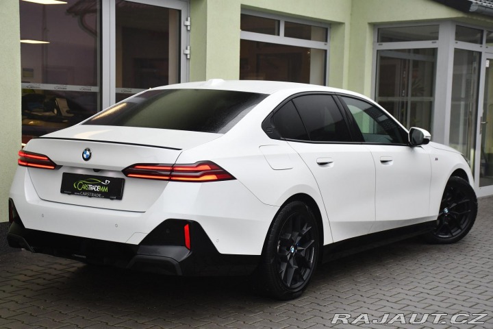 BMW 5 520d xDrive MSPORT 3LZÁRU 2024