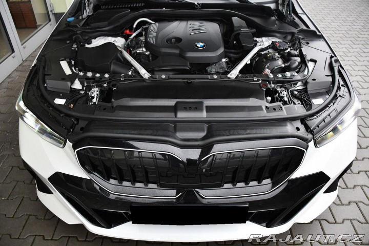BMW 5 520d xDrive MSPORT 3LZÁRU 2024