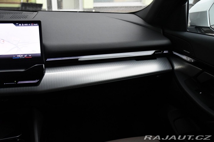 BMW 5 520d xDrive MSPORT 3LZÁRU 2024