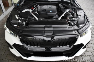 BMW 5 520d xDrive MSPORT 3LZÁRU 2024
