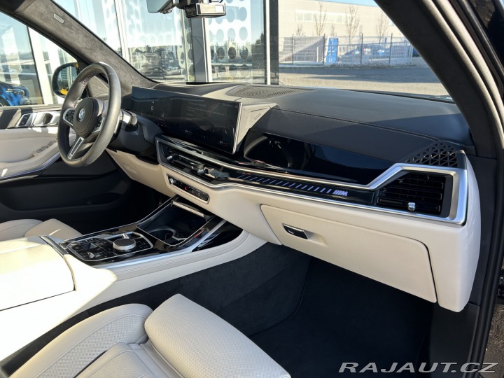 BMW X7 M60i xDrive ZÁRUKA 2025