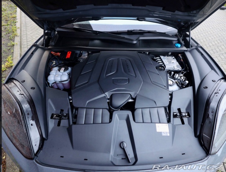 Porsche Cayenne 3.0 V6 E-Hybrid 470PS | 2025