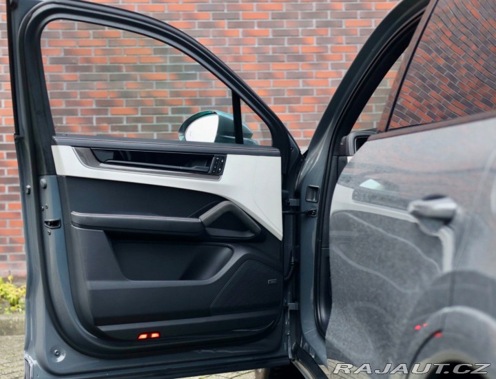 Porsche Cayenne 3.0 V6 E-Hybrid 470PS | 2025