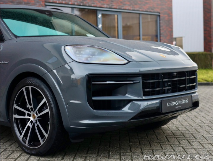 Porsche Cayenne 3.0 V6 E-Hybrid 470PS | 2025