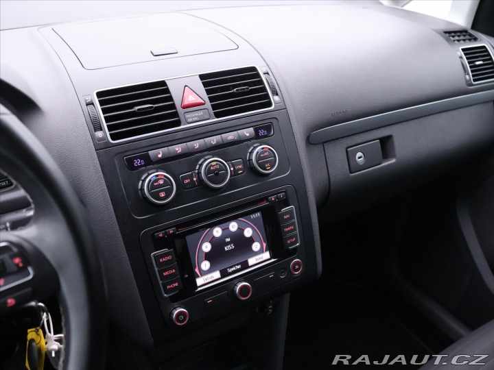 Volkswagen Touran 1,2 TSI Cup 7-Míst Serv.k 2014
