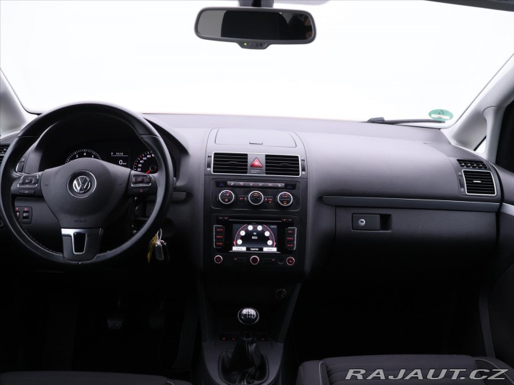 Volkswagen Touran 1,2 TSI Cup 7-Míst Serv.k 2014