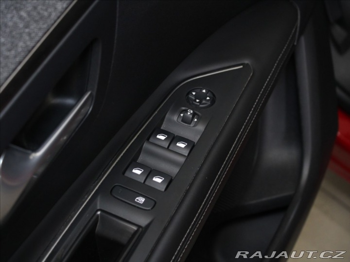 Peugeot 3008 1,2 PT 96kW AT Allure PAN 2018