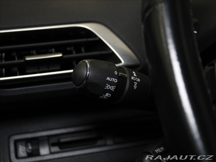 Peugeot 3008 1,2 PT 96kW AT Allure PAN 2018