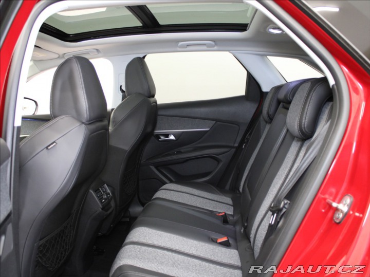 Peugeot 3008 1,2 PT 96kW AT Allure PAN 2018