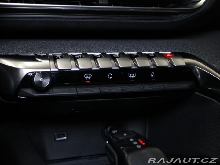 Peugeot 3008 1,2 PT 96kW AT Allure Zár 2019