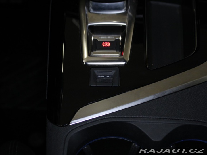 Peugeot 3008 1,2 PT 96kW AT Allure Zár 2019