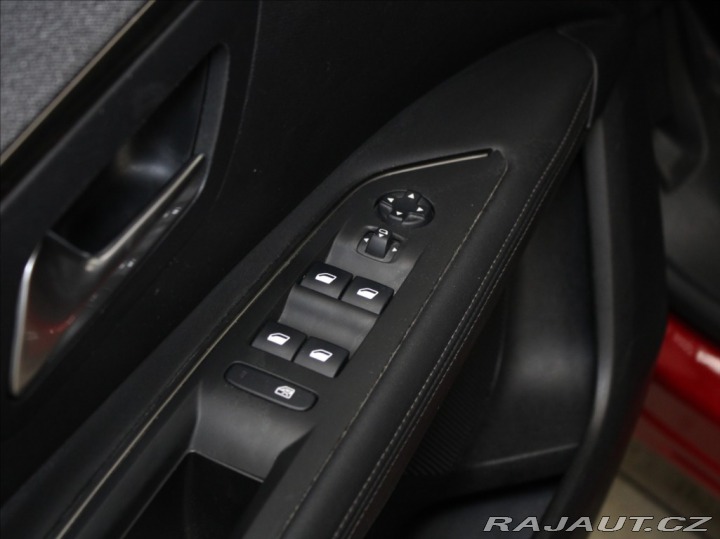 Peugeot 3008 1,2 PT 96kW AT Allure Zár 2019