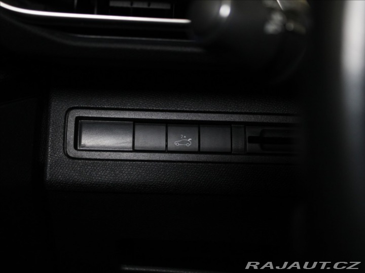 Peugeot 3008 1,2 PT 96kW AT Allure Zár 2019