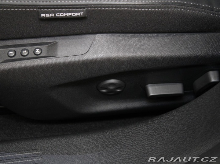 Peugeot 308 1,2 PT 96kW AT GT Paměť M 2024