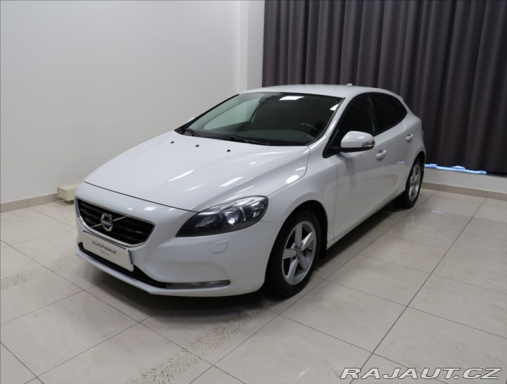 Volvo V40 1,6 D2 VÝHŘEV SEDADEL 2x 2014