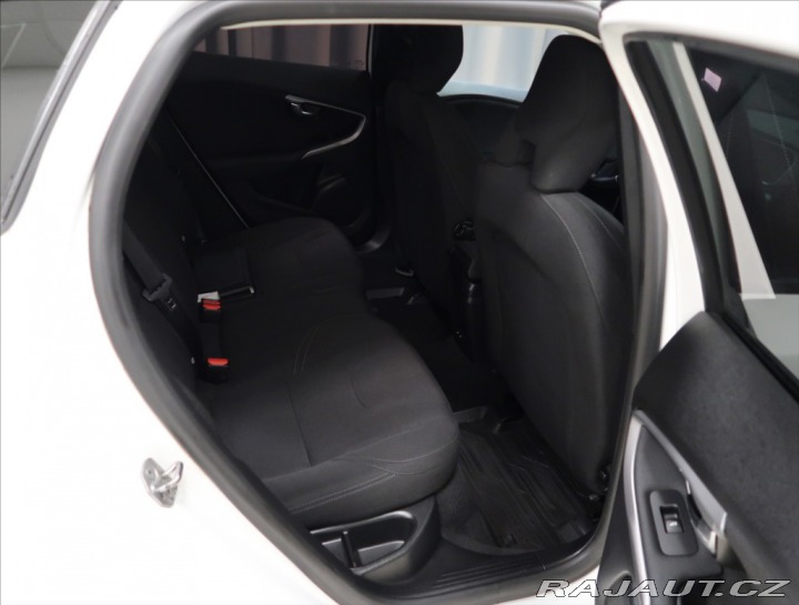 Volvo V40 1,6 D2 VÝHŘEV SEDADEL 2x 2014