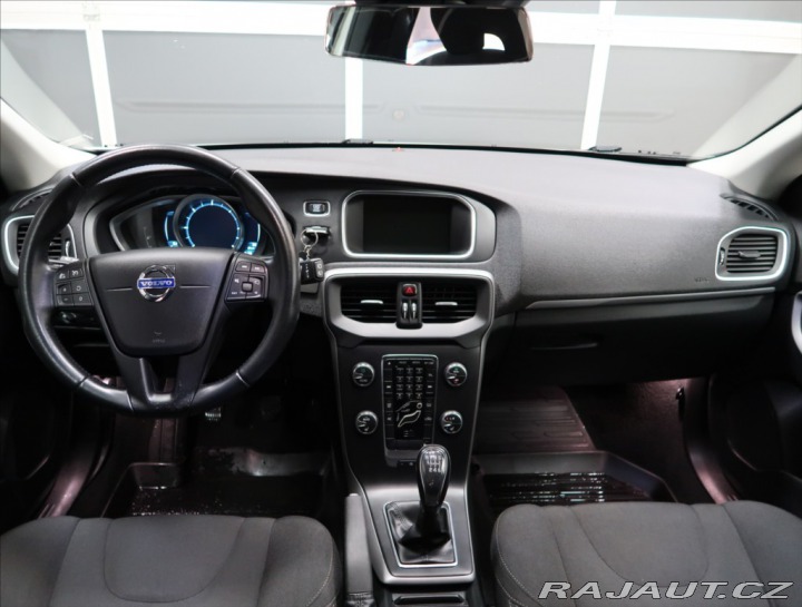 Volvo V40 1,6 D2 VÝHŘEV SEDADEL 2x 2014