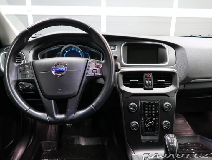 Volvo V40 1,6 D2 VÝHŘEV SEDADEL 2x 2014