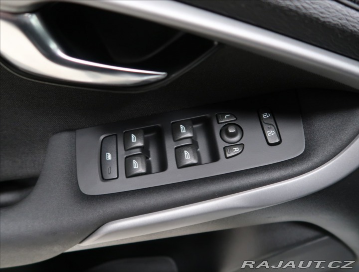 Volvo V40 1,6 D2 VÝHŘEV SEDADEL 2x 2014