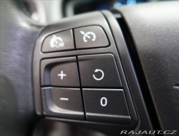 Volvo V40 1,6 D2 VÝHŘEV SEDADEL 2x 2014