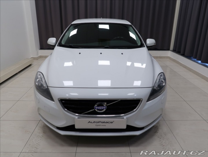 Volvo V40 1,6 D2 VÝHŘEV SEDADEL 2x 2014