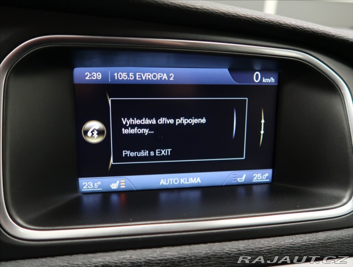 Volvo V40 1,6 D2 VÝHŘEV SEDADEL 2x 2014