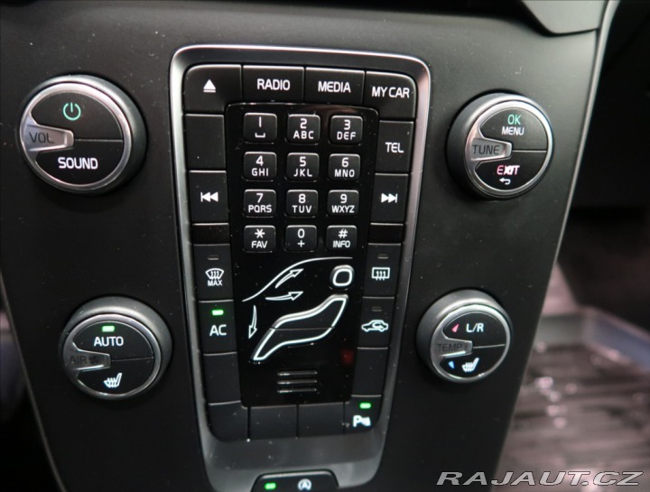 Volvo V40 1,6 D2 VÝHŘEV SEDADEL 2x 2014