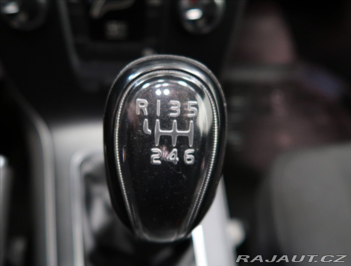 Volvo V40 1,6 D2 VÝHŘEV SEDADEL 2x 2014