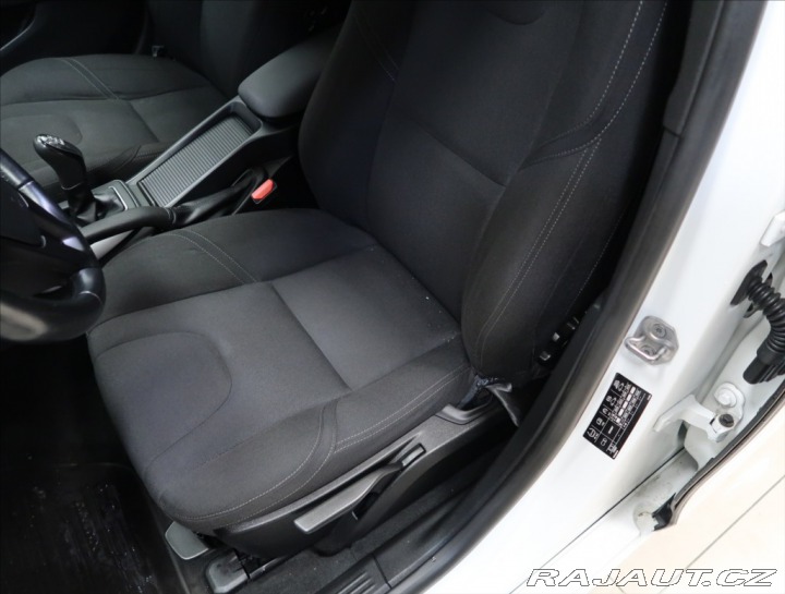 Volvo V40 1,6 D2 VÝHŘEV SEDADEL 2x 2014