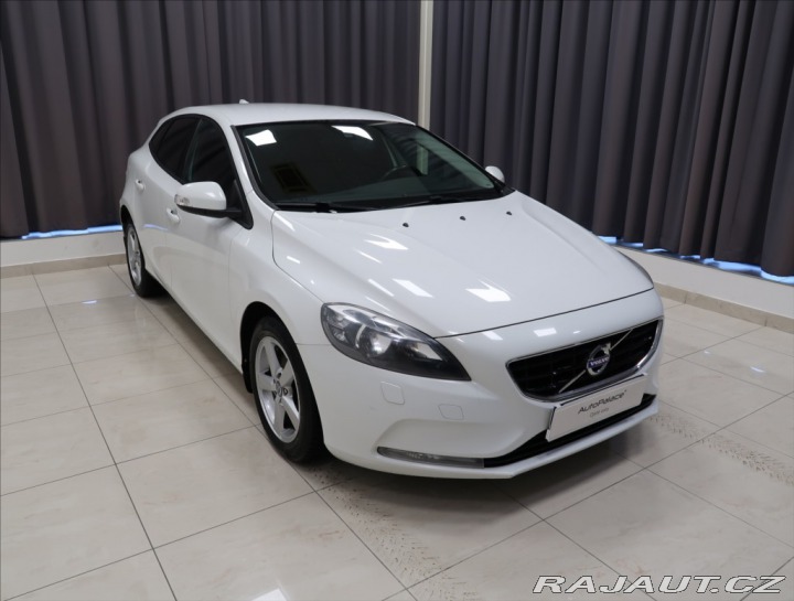 Volvo V40 1,6 D2 VÝHŘEV SEDADEL 2x 2014