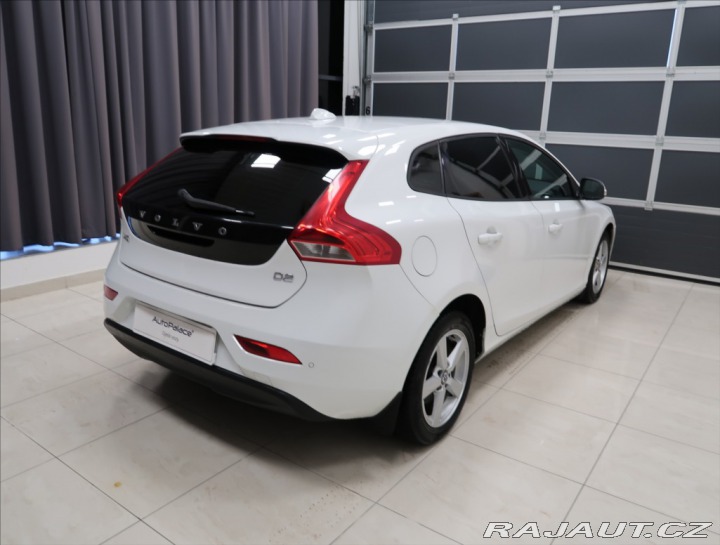 Volvo V40 1,6 D2 VÝHŘEV SEDADEL 2x 2014