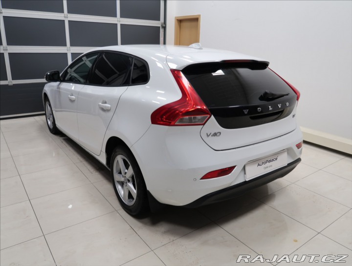 Volvo V40 1,6 D2 VÝHŘEV SEDADEL 2x 2014