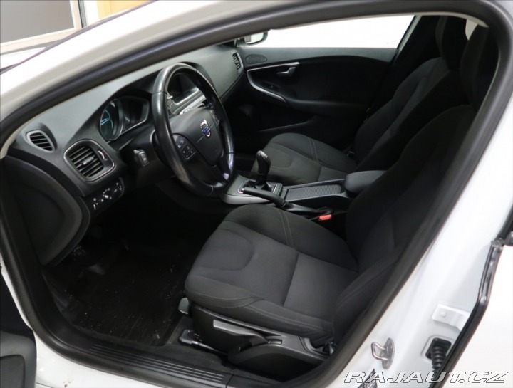Volvo V40 1,6 D2 VÝHŘEV SEDADEL 2x 2014