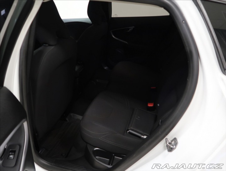 Volvo V40 1,6 D2 VÝHŘEV SEDADEL 2x 2014
