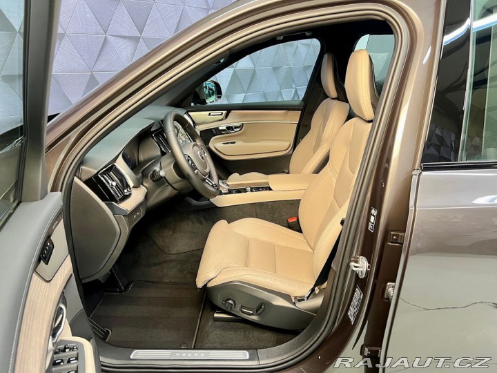 Volvo XC90 T8 AWD PLUS DARK, VZDUCH, 2026