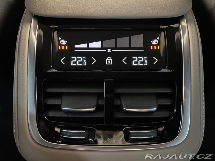 Volvo XC90 T8 AWD PLUS DARK, VZDUCH, 2026