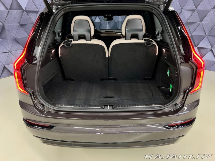 Volvo XC90 T8 AWD PLUS DARK, VZDUCH, 2026