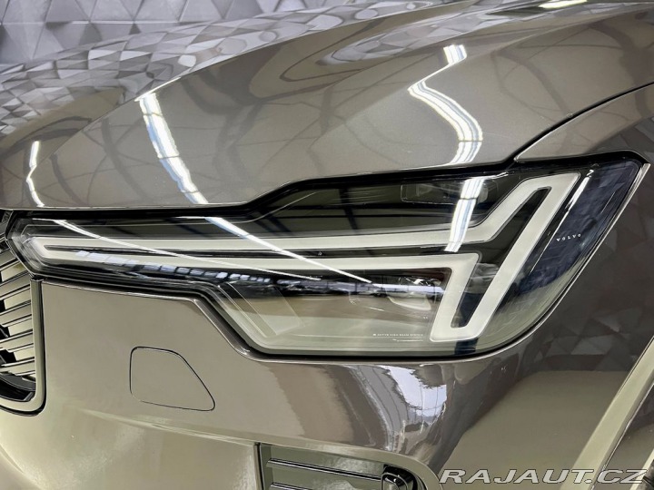 Volvo XC90 T8 AWD PLUS DARK, VZDUCH, 2026