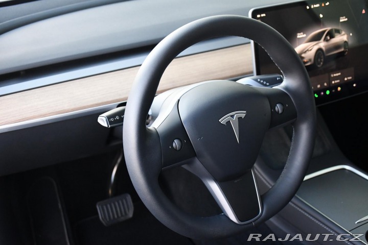 Tesla Model Y LONG RANGE AWD 378kW 1M Z 2023