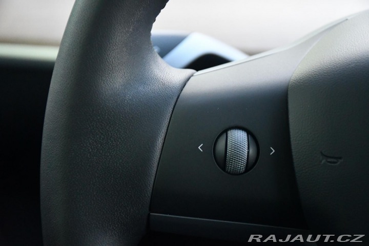 Tesla Model Y LONG RANGE AWD 378kW 1M Z 2023