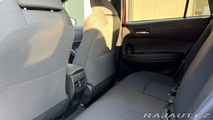 Toyota Corolla Cross 1,8 Hybrid e-CVT Style 2025