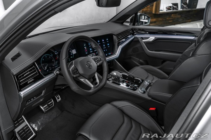 Volkswagen Touareg 3,0TDI 4M R-line Vzduch M 1800